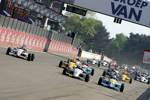 De Formule Renault 1.6 race van start tijdens de World Series